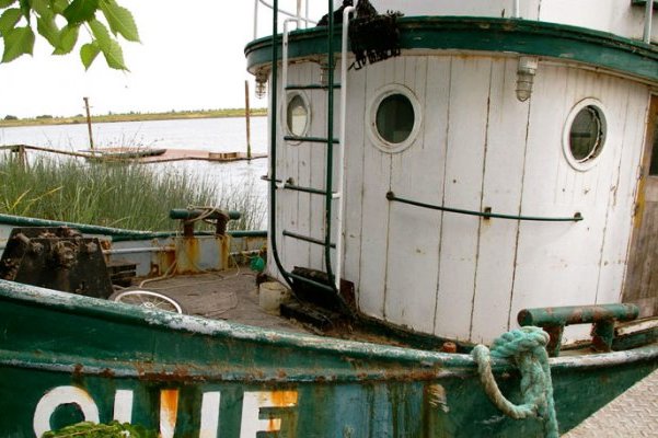 Лодка и то улыбается Лодка и то улыбается