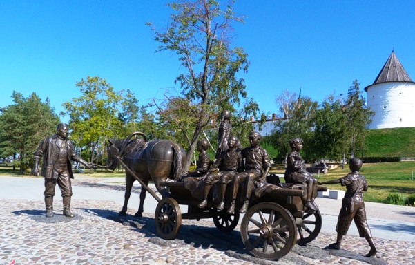 Он любил катать на своей лошадке уличных мальчишек. Памятник Асгату Галимзянову установлен при жизни