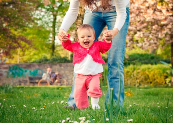 Первые шаги ребенка Первые шаги ребенка