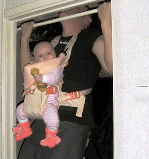 Начать заниматься спортом можно с грудного возраста Начать заниматься спортом можно с грудного возраста