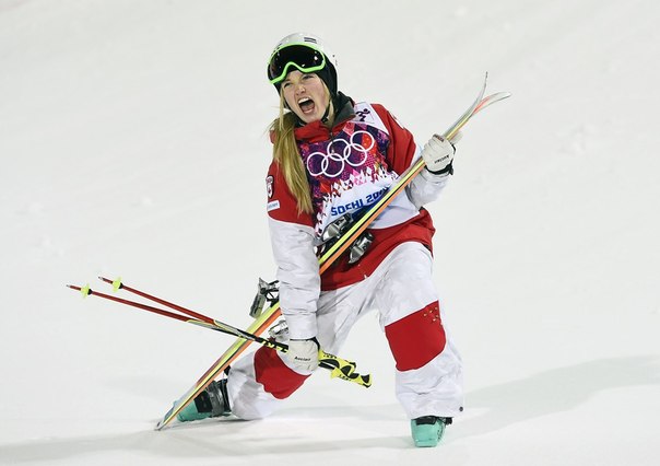 Красивая горнолыжница Красивая горнолыжница