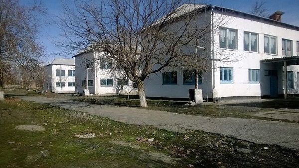 Новая школа Новая школа за городом возле Шахтерского моста