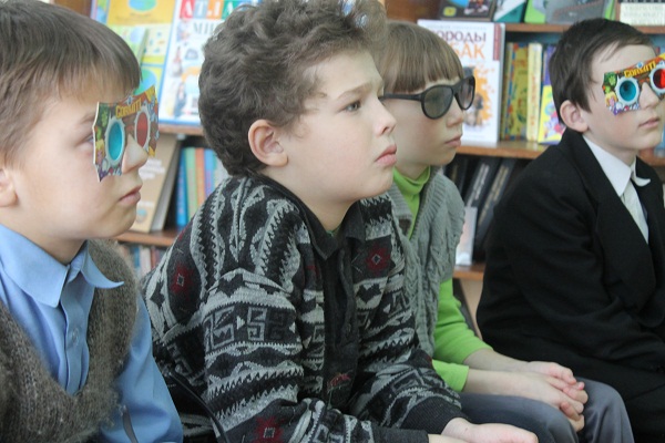 Смотрим мультфильм в 3D в библиотеке Смотрим мультфильм в 3D в библиотеке