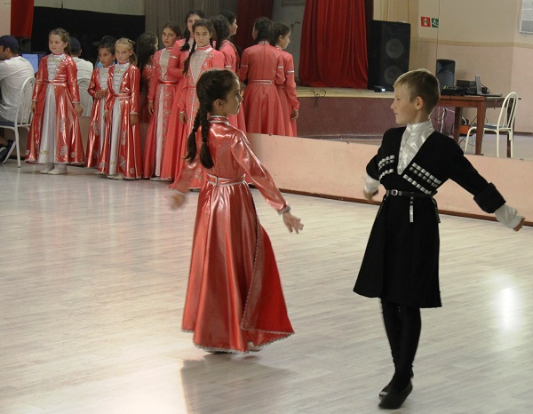 Танцевальный коллектив "Талисман" Танцевальный коллектив "Талисман"