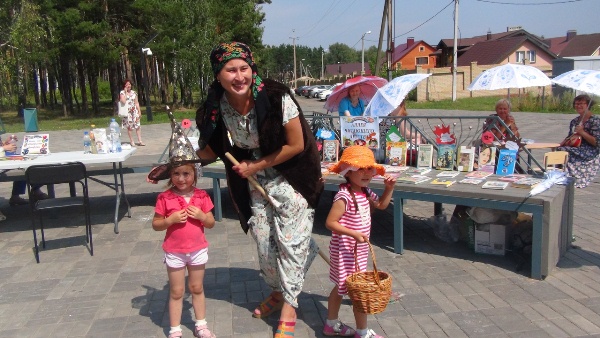 Баба-Яга на метле Баба-Яга на метле