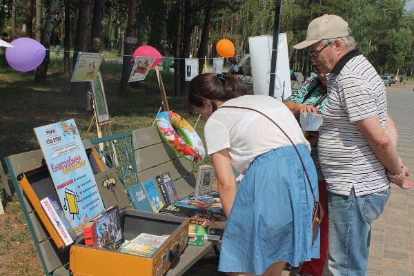 Буккроссинг в чемодане Буккроссинг в чемодане