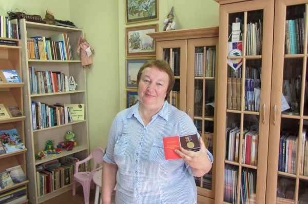 Шумилова Наталья Алексеевна с медалью Шумилова Наталья Алексеевна с медалью